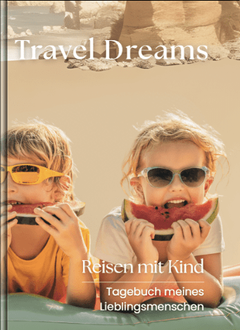 Travel Dreams – Reisen mit Kind (Cover) Zwei Kinder mit Sonnenbrillen essen Wassermelone in der Sonne; Titel „Reisen mit Kind – Tagebuch meines Lieblingsmenschen“ im unteren Bildbereich.